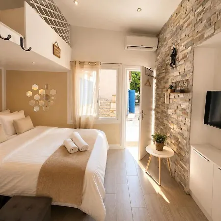 Wonderful Flat Beachfront & Garden Roquebrune-Cap-Martin