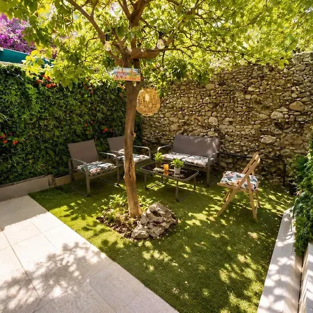 Wonderful Flat Beachfront & Garden * Roquebrune-Cap-Martin
