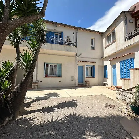 Wonderful Flat Beachfront & Garden Διαμέρισμα