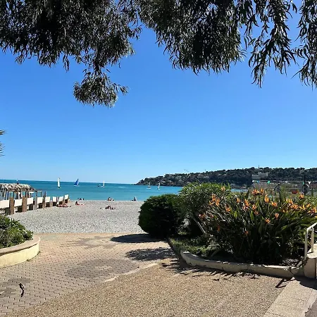 Wonderful Flat Beachfront & Garden Διαμέρισμα *
