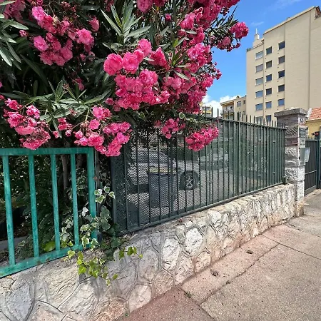 Wonderful Flat Beachfront & Garden Roquebrune-Cap-Martin